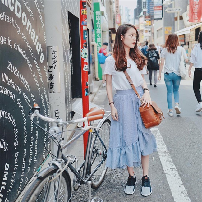 Chẳng cần cầu kỳ, áo phông vẫn là thứ dễ mặc nhất trên đời vì diện với cái gì thì cũng đẹp - Ảnh 11.