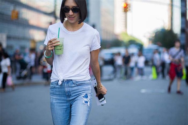 Chẳng cần cầu kỳ, áo phông vẫn là thứ dễ mặc nhất trên đời vì diện với cái gì thì cũng đẹp - Ảnh 25.