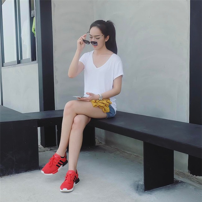 Chẳng cần cầu kỳ, áo phông vẫn là thứ dễ mặc nhất trên đời vì diện với cái gì thì cũng đẹp - Ảnh 8.