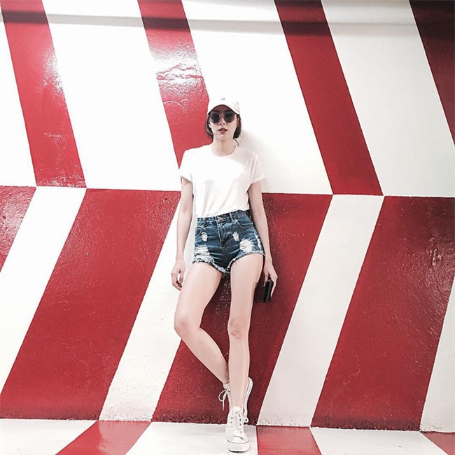 Chẳng cần cầu kỳ, áo phông vẫn là thứ dễ mặc nhất trên đời vì diện với cái gì thì cũng đẹp - Ảnh 9.