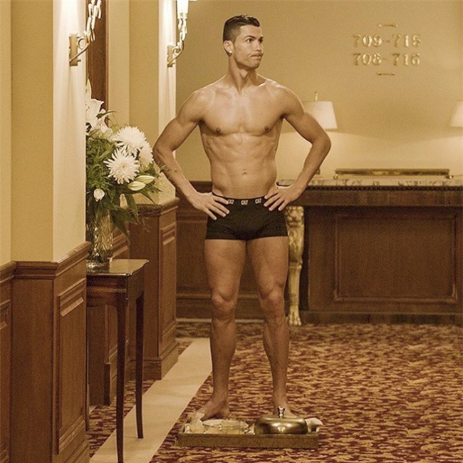 Ronaldo đút túi hơn 9 tỷ đồng cho mỗi bài đăng trên Instagram - Ảnh 1.