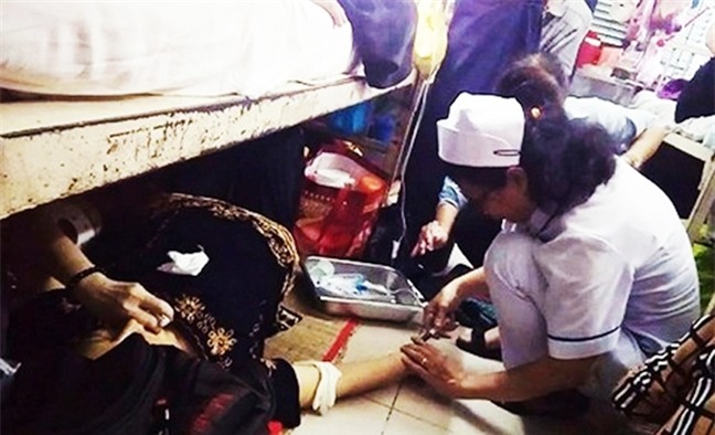 Sự thật vụ nữ điều dưỡng bệnh viện Ung Bướu tiêm thuốc cho bệnh nhân dưới sàn nhà - Ảnh 2.