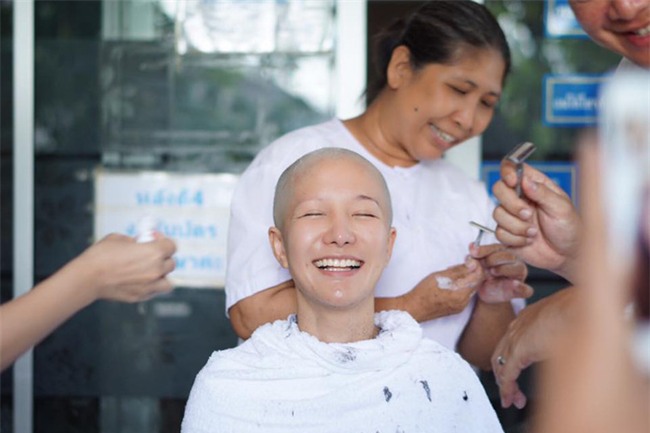 Nữ hoàng xế hộp” số 1 Thái Lan bất ngờ xuống tóc đi tu khiến nhiều người sửng sốt-3