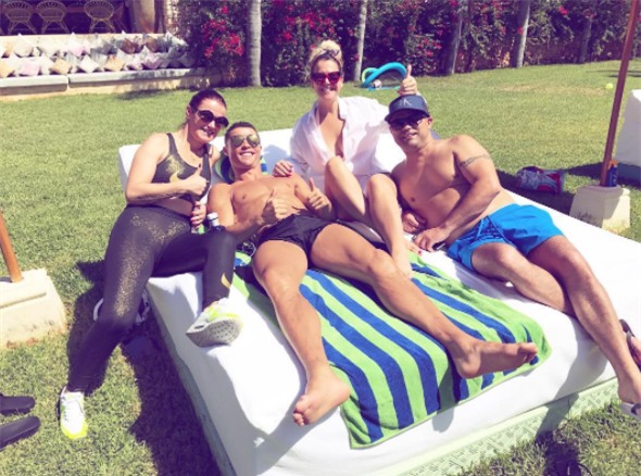 Nóng: Ronaldo gặp gỡ bí mật Chủ tịch PSG trên du thuyền - Ảnh 1.