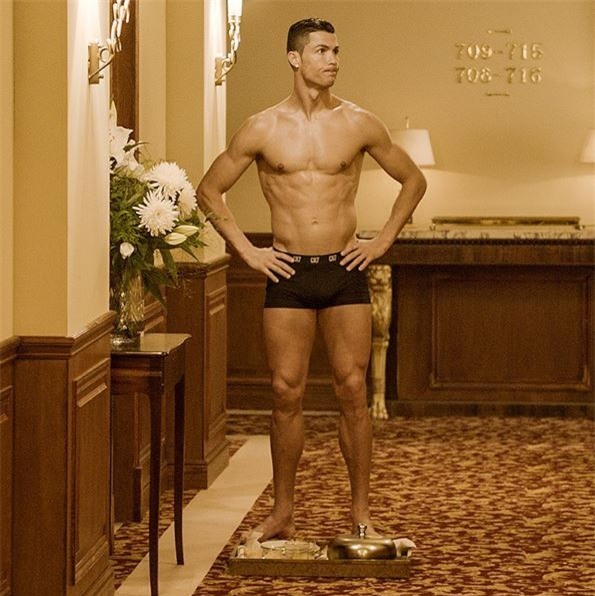 Nóng: Ronaldo gặp gỡ bí mật Chủ tịch PSG trên du thuyền - Ảnh 2.