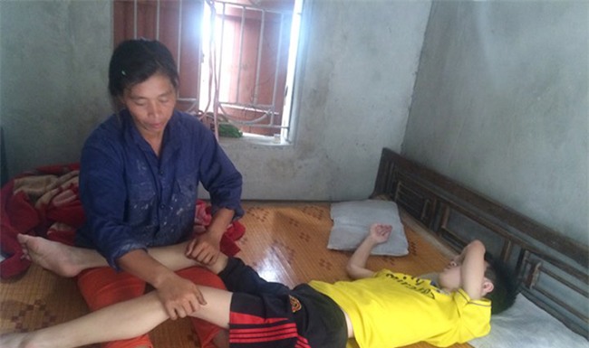 nuoc mat nguoi me co 2 con dang khoe manh bong mac benh la, sap "hoa tuong" - 1