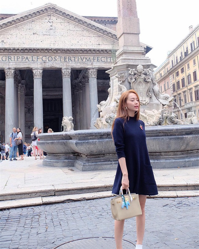 Kỳ Duyên trắng muốt, Ngọc Trinh trẻ như nữ sinh tận hưởng chuyến du lịch hè trong street style tuần qua - Ảnh 14.