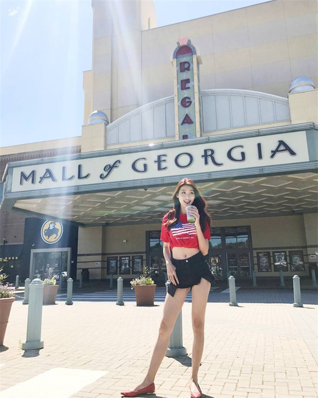 Kỳ Duyên trắng muốt, Ngọc Trinh trẻ như nữ sinh tận hưởng chuyến du lịch hè trong street style tuần qua - Ảnh 16.