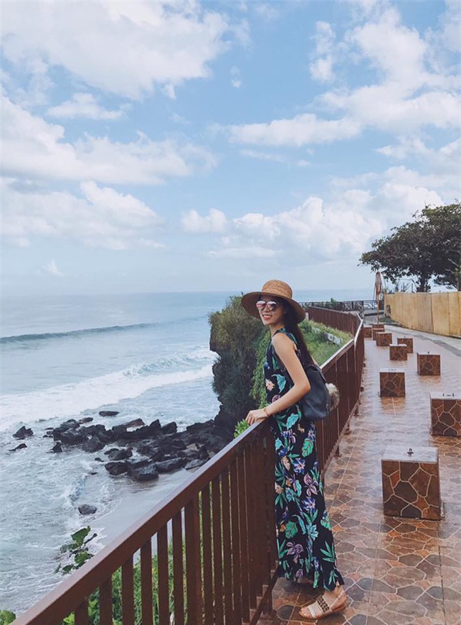 Kỳ Duyên trắng muốt, Ngọc Trinh trẻ như nữ sinh tận hưởng chuyến du lịch hè trong street style tuần qua - Ảnh 2.