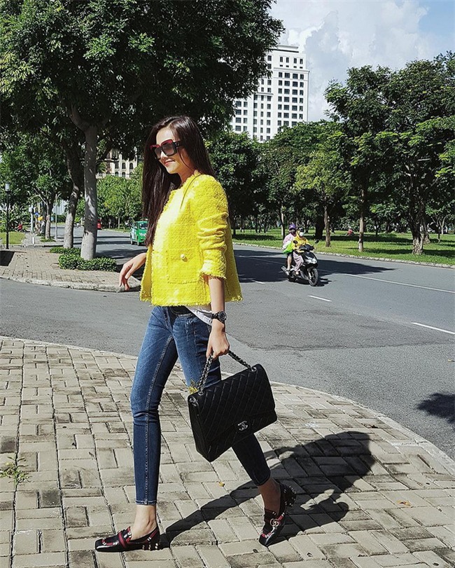 Kỳ Duyên trắng muốt, Ngọc Trinh trẻ như nữ sinh tận hưởng chuyến du lịch hè trong street style tuần qua - Ảnh 4.