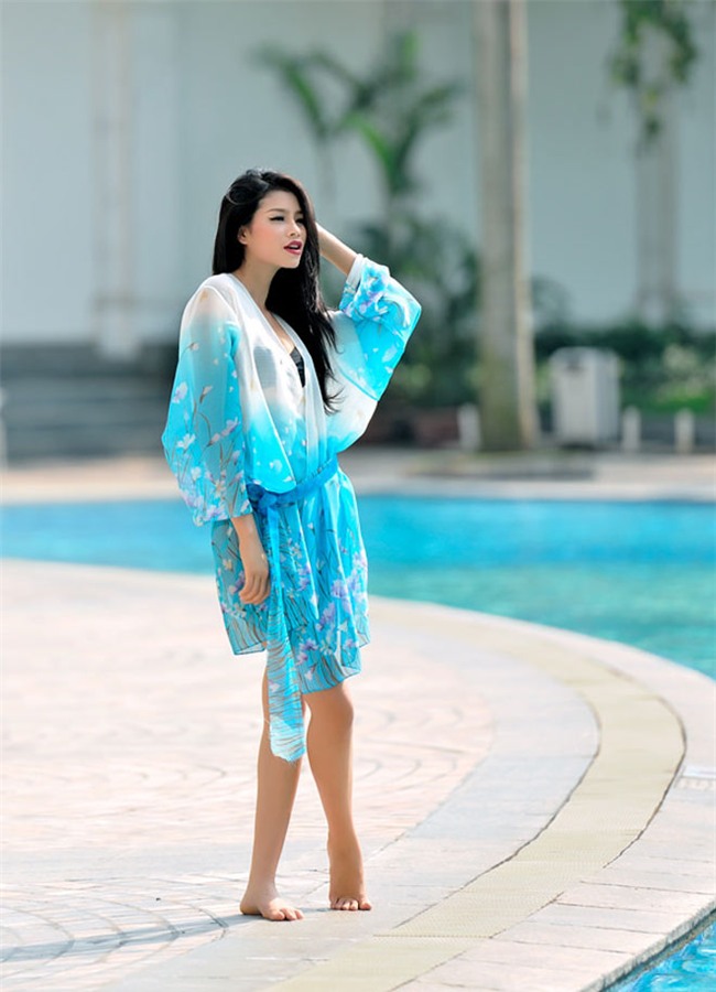 anh bikini cua pham huong 5 nam truoc bong xuat hien va "dap tan" moi tin don ac y - 8