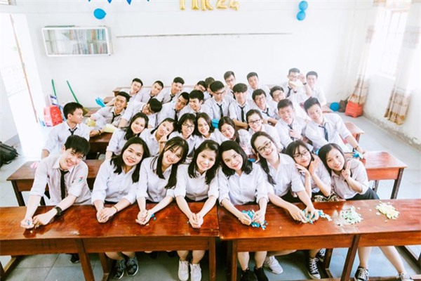 Lớp học siêu nhân đây rồi! 1 thủ khoa khối A, 27 học sinh còn lại đều trên 27 điểm | Tin tức Online Lớp Học Siêu Nhân Đây Rồi! 1 Thủ Khoa Khối A, 27 Học Sinh Còn Lại Đều Trên 27 Điểm | Tin Tức Online