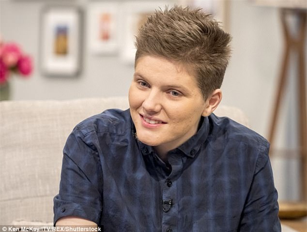 Chàng trai chuyển giới sinh con sau khi nhận được tinh trùng từ một người lạ trên Facebook - Ảnh 1.