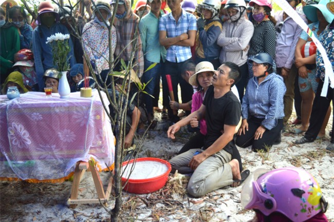 Nguoi than khoc ngat ben quan tai be trai mat tich o Quang Binh hinh anh 1