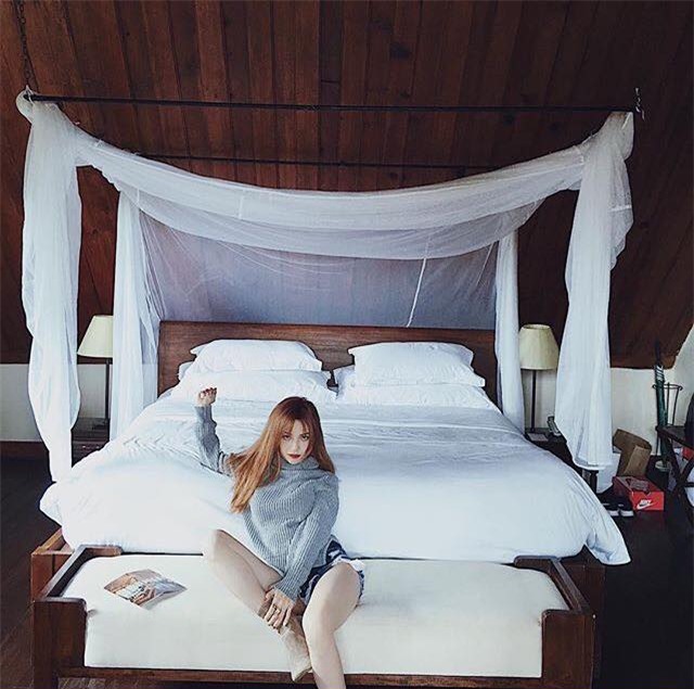 my nhan khoe anh trong phong ngu: hoang thuy linh 