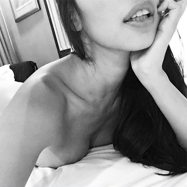 my nhan khoe anh trong phong ngu: hoang thuy linh