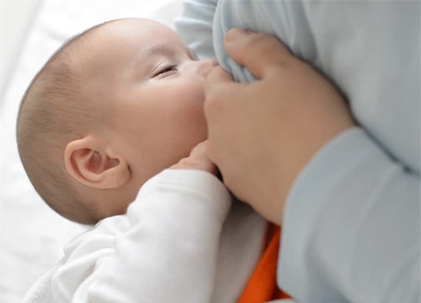 kinh nghiem hut 2 lit sua/ngay cua me tre tung cong lung ngoi ca gio chi hut duoc 10ml - 2