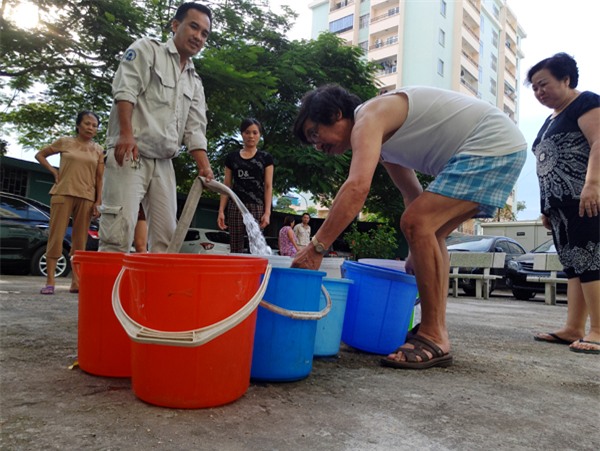 Hà Nội: Thiếu nước sinh hoạt, nhiều gia đình KĐT Đại Kim ngậm ngùi bỏ 3 triệu đồng/20 ngày mua nước sạch - Ảnh 3.