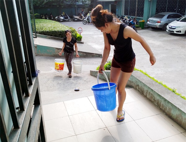 Hà Nội: Thiếu nước sinh hoạt, nhiều gia đình KĐT Đại Kim ngậm ngùi bỏ 3 triệu đồng/20 ngày mua nước sạch - Ảnh 9.