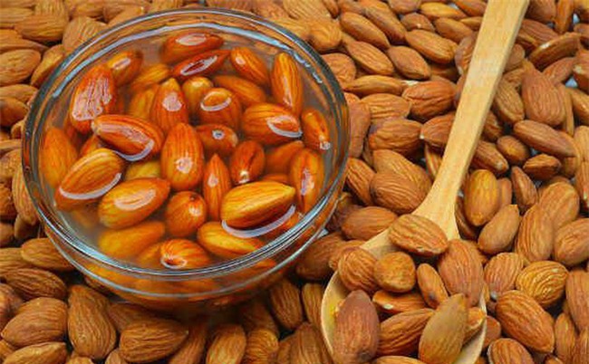 Ngâm hạnh nhân trước khi ăn và những lợi ích bất ngờ - Ảnh 3.
