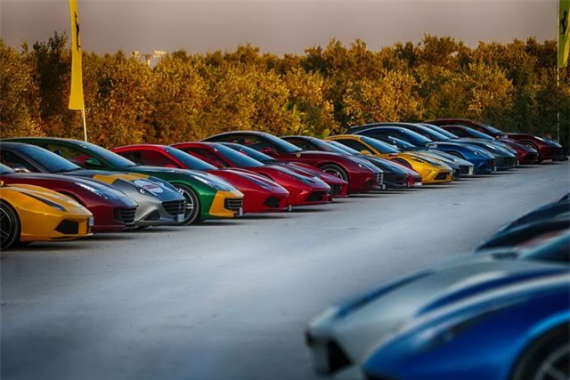 Hàng trăm siêu xe Ferrari diễu hành tại quê nhà Italia - 2