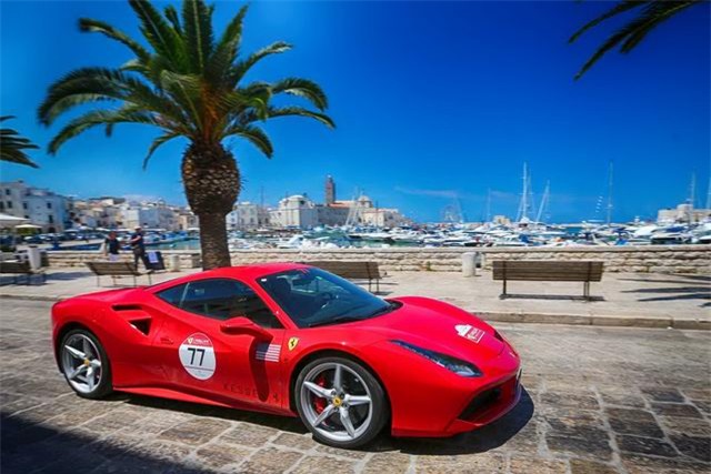 Hàng trăm siêu xe Ferrari diễu hành tại quê nhà Italia - 6