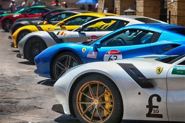 Hàng trăm siêu xe Ferrari diễu hành tại quê nhà Italia - 9