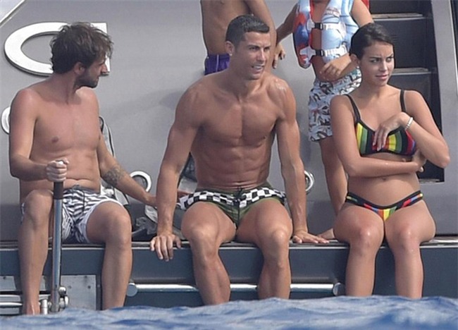 Con gái Ronaldo đang lớn dần trong bụng Georgina - Ảnh 1.