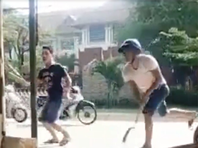 Hẹn nhau quyết chiến vì gái, nam thanh niên bị chém gục - Ảnh 3.