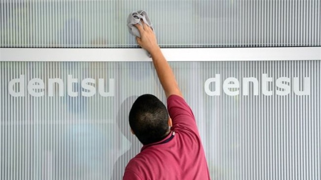 Áp lực vì làm thêm hơn 100 giờ/tuần, một nhân viên công ty quảng cáo hàng đầu Nhật Bản tự tử - Ảnh 1.