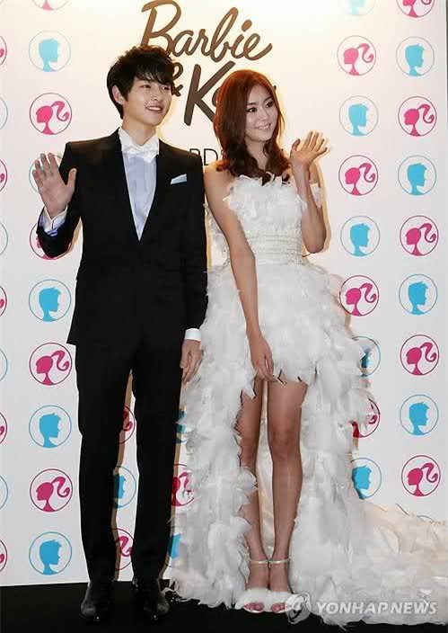 Cả thế giới ra đây mà xem, hoá ra Song Joong Ki vẫn luôn phân biệt đối xử Song Hye Kyo với các diễn viên nữ khác - Ảnh 10.