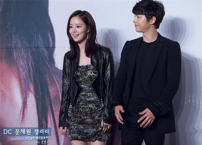 Cả thế giới ra đây mà xem, hoá ra Song Joong Ki vẫn luôn phân biệt đối xử Song Hye Kyo với các diễn viên nữ khác - Ảnh 26.