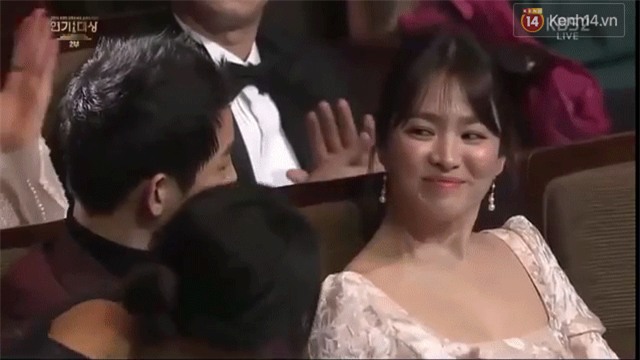 Cả thế giới ra đây mà xem, hoá ra Song Joong Ki vẫn luôn phân biệt đối xử Song Hye Kyo với các diễn viên nữ khác - Ảnh 4.