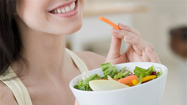 Hơn 30 loại ung thư do ăn uống sai lầm: Nguyên tắc giàu-nghèo nên dạy trẻ từ bây giờ - Ảnh 1.