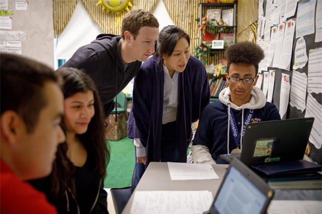 Zuckerberg và vợ Chan cũng ghé thăm một trường trung học ở Providence, Rhode Island để tìm hiểu về lĩnh vực học cá nhân hoá. Cặp đôi tỷ phú này ủng hộ phương pháp học này bằng các chương trình tài trợ cho các trường học trên cả nước Mỹ.