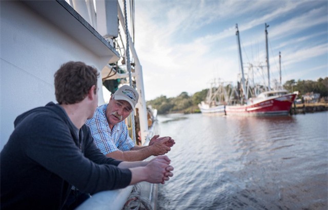 Zuckerberg tiếp tục chuyến đi của mình đến miền Nam Alabama thăm công ty Mobile và Bayou La Batre. Trong khi đó, ông cũng gặp gỡ ông Dominick Ficarino, một ngư dân đánh tôm khởi nghiệp thành công và từng xuất hiện trên kênh truyền hình History.