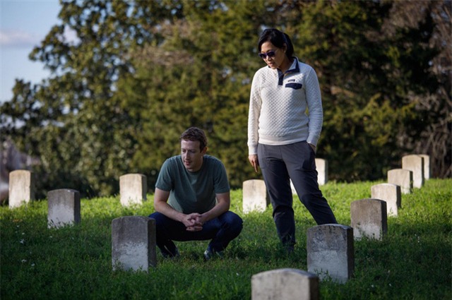 
Zuckerberg và vợ đã thăm một chiến trường lịch sử và khu tưởng niệm ở vùng nội chiến ở Vickburg, bang Mississippi.
