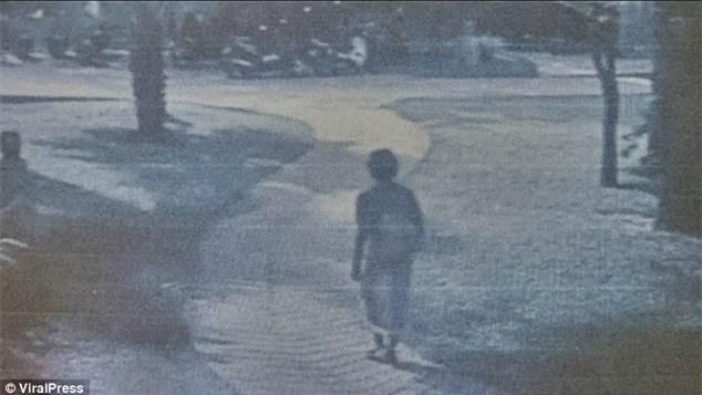 Hình ảnh cuối cùng của nữ du khách treo cổ, bị kỳ đà ăn thịt tại hòn đảo chết Thái Lan - Ảnh 1.