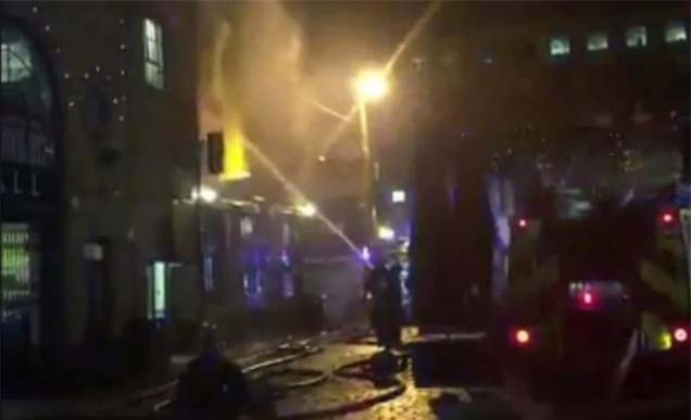 Cháy lớn tại khu chợ nổi tiếng ở London - Ảnh 3.