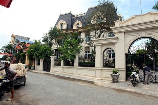 Choang vang voi do chiu choi cua nhung ngoi lang nhieu ty phu nhat Viet Nam