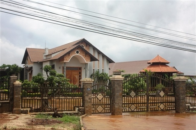 Choang vang voi do chiu choi cua nhung ngoi lang nhieu ty phu nhat Viet Nam