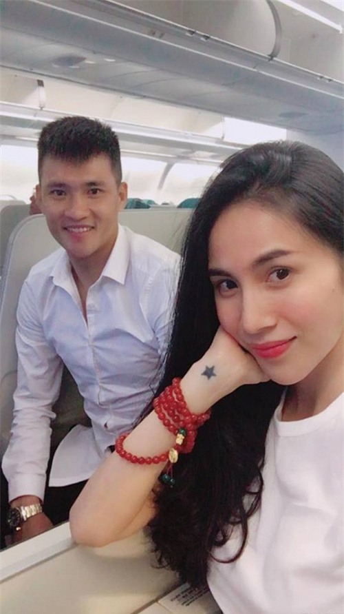 Loạt&nbsp;ảnh&nbsp;doi thuong hanh phuc dáng ghen tỵ cua Thuy Tien - Cong Vinh