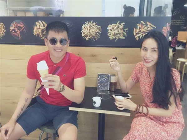 Loạt&nbsp;ảnh&nbsp;doi thuong hanh phuc dáng ghen tỵ cua Thuy Tien - Cong Vinh