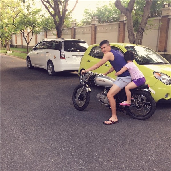 Loạt&nbsp;ảnh&nbsp;doi thuong hanh phuc dáng ghen tỵ cua Thuy Tien - Cong Vinh