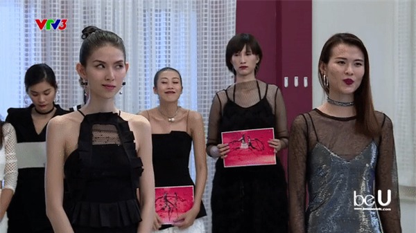 Clip: Cầm chổi, đeo nơ chuột Mickey, nói vào hoa... khùng thế này chỉ có Thùy Dương Next Top! - Ảnh 3.