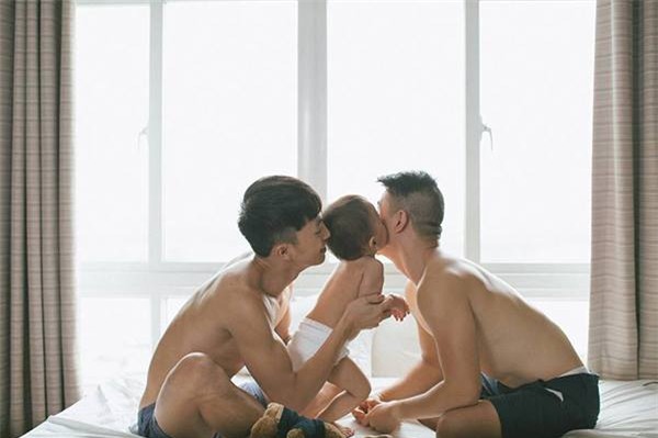 Bộ ảnh phản cảm ăn theo vấn nạn ấu dâm: Còn gì độc ác hơn khi chuyện đau lòng bị biến thành trò cười trên mạng xã hội - Ảnh 3.