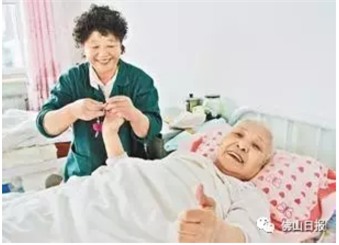 bo vua qua doi, con phat hien hon 2 ti dong bi chuyen sang tai khoan cua... giup viec - 1