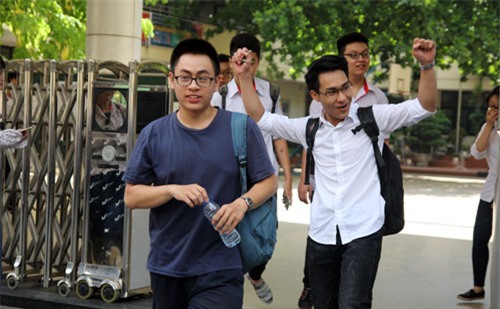 tuyen sinh dh-cd 2017:du kien diem chuan truong “top” tren tang vot hinh anh 1