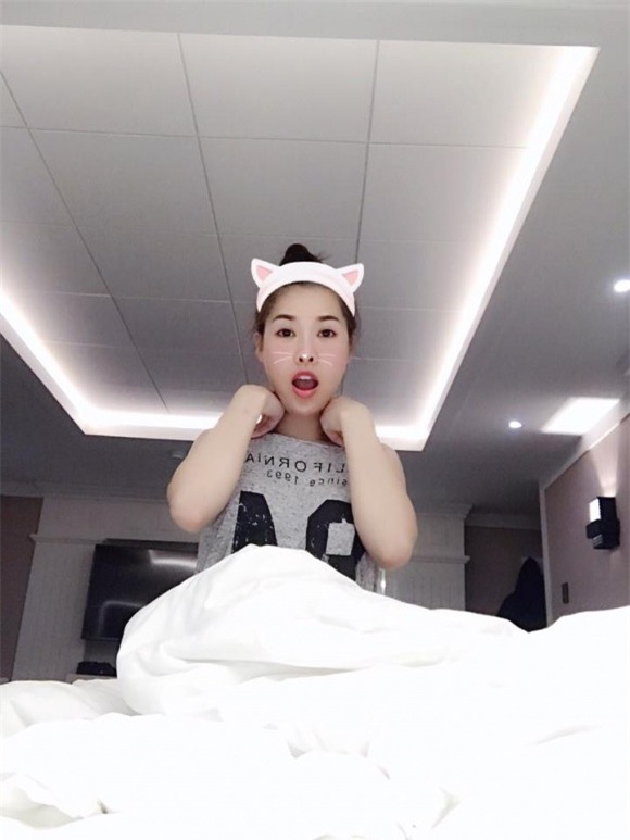 nữ ca sĩ quế vân,scandal Quế Vân, quế vân phẫu thuật thẩm mỹ, sao Việt