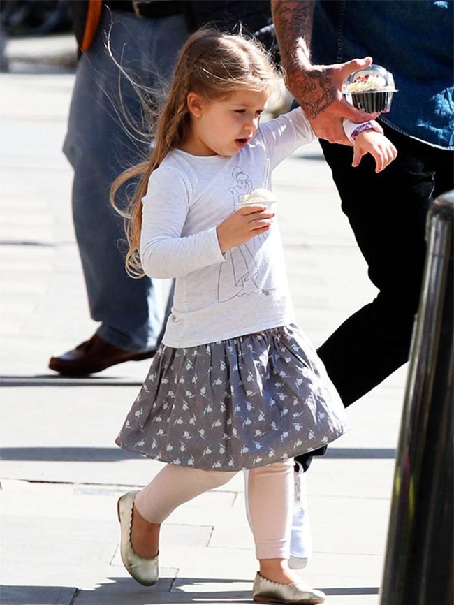 Harper Beckham: Công chúa tí hon trong vòng tay bố khiến cả thế giới phát cuồng giờ đã thành cô bé 6 tuổi phổng phao! - Ảnh 23.